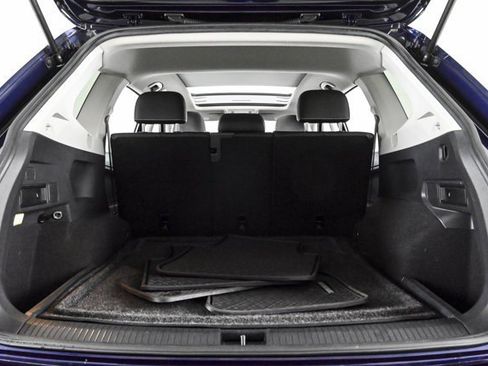 Used 2021 Volkswagen Tiguan SE w/ Panoramic Sunroof Package image 21