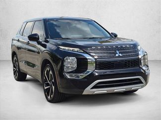 Used 2023 Mitsubishi Outlander SE Black Edition FWD video 3