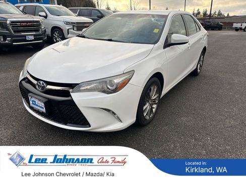 Used 2017 Toyota Camry SE image 1