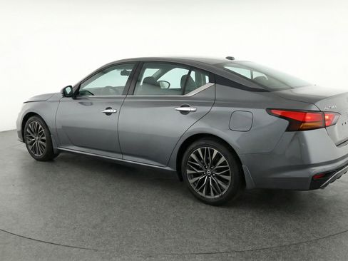 Used 2025 Nissan Altima 2.5 SV image 6