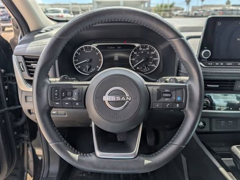 Used 2024 Nissan Rogue SV w/ SV Premium Package image 15