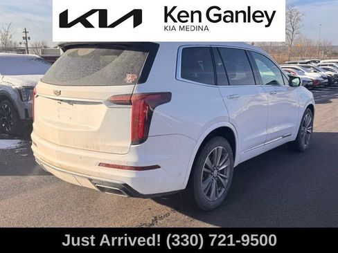 Used 2022 Cadillac XT6 Premium Luxury image 5