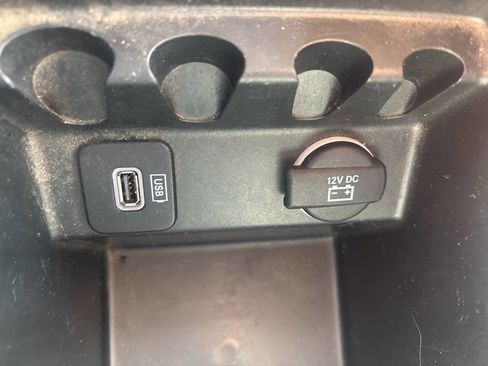 Used 2016 Jeep Cherokee Latitude w/ Cold Weather Group image 41