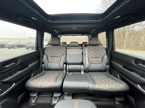 New 2025 Nissan Armada Platinum Reserve image 19