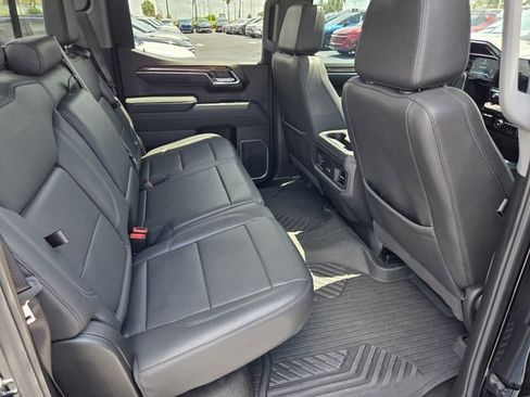 Used 2025 Chevrolet Silverado 1500 LT Trail Boss w/ Convenience Package II AWD/4WD image 18