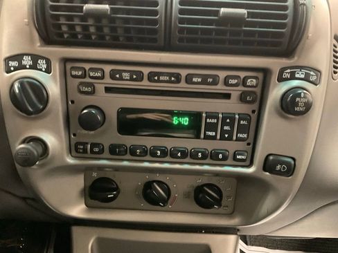 Used 2001 Ford Explorer Sport Trac 4x4 image 4