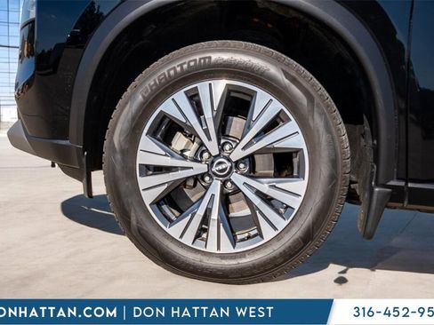 Used 2023 Nissan Rogue SV image 34