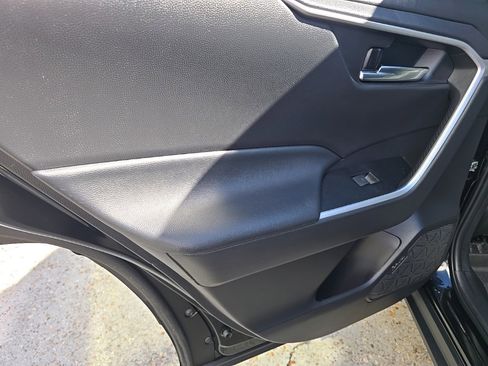 Used 2022 Toyota RAV4 XLE Premium image 34