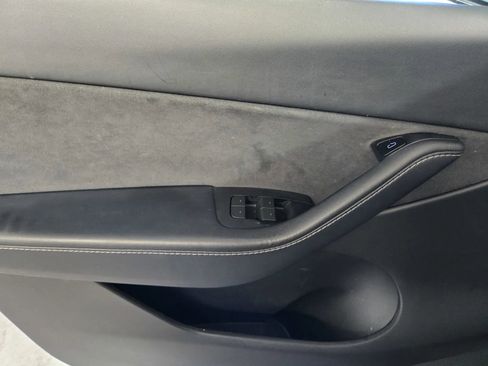 Used 2022 Tesla Model Y Long Range image 13