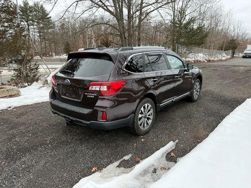 Used 2017 Subaru Outback 2.5i Touring image 4