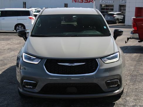 Used 2025 Chrysler Pacifica Select FWD image 7