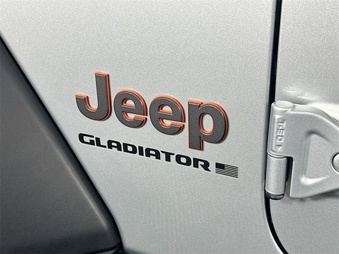 Used 2023 Jeep Gladiator Mojave w/ Cold Weather Group image 28
