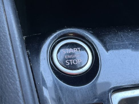 Used 2021 Nissan Versa SV image 8