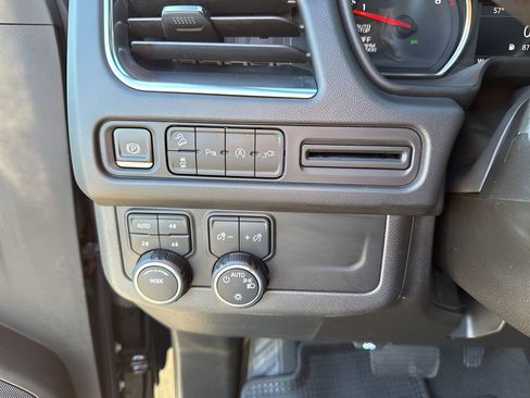 Used 2021 Chevrolet Tahoe Z71 image 29