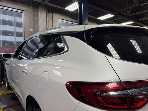 Used 2019 Buick Enclave Essence AWD/4WD image 7