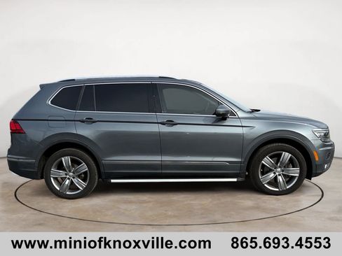 Used 2018 Volkswagen Tiguan SEL Premium image 2