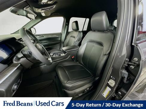 Used 2024 Jeep Grand Cherokee Limited w/ Black Appearance Package image 22