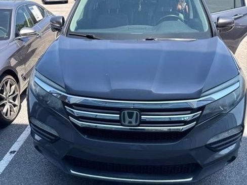Used 2018 Honda Pilot Touring image 3