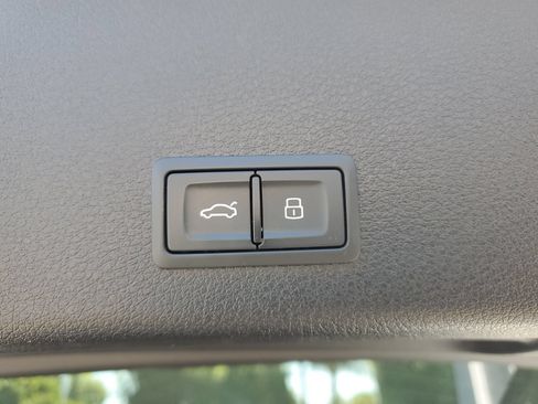 Used 2022 Audi e-tron Chronos AWD/4WD image 6
