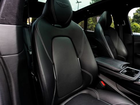 Used 2021 Aston Martin DBX AWD/4WD image 41