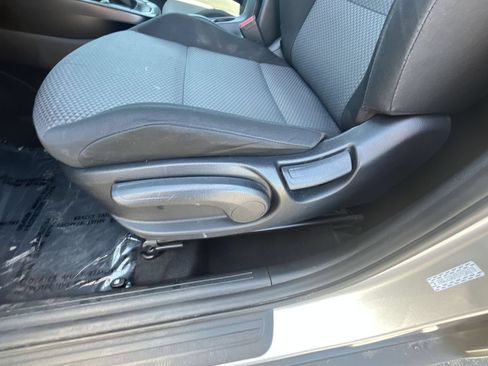 Used 2025 Kia Soul LX w/ LX Technology Package FWD image 27