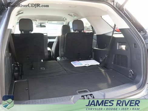 Used 2025 Ford Explorer Active w/ Active Comfort Package image 16