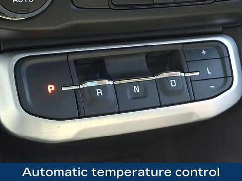 Used 2023 GMC Acadia SLT w/ Technology Package AWD/4WD image 9