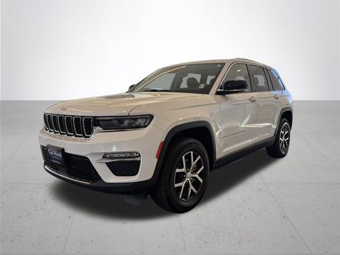 Used 2023 Jeep Grand Cherokee Limited w/ Trailer Tow Prep Group (B) AWD/4WD image 2