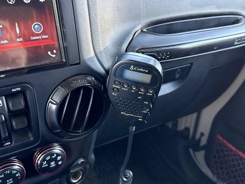 Used 2017 Jeep Wrangler Unlimited Rubicon AWD/4WD image 27