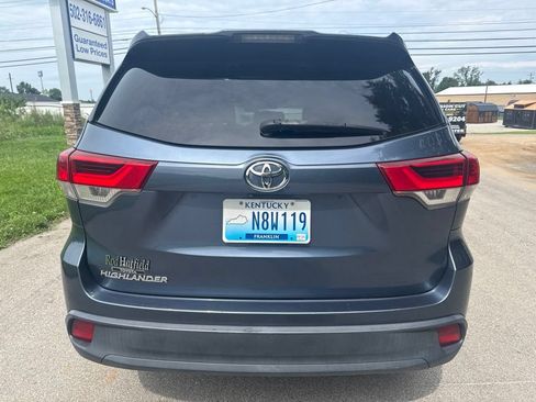 Used 2019 Toyota Highlander LE FWD image 4