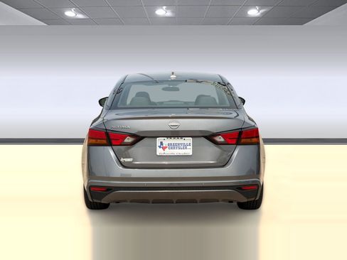 Used 2025 Nissan Altima 2.5 SV FWD image 10