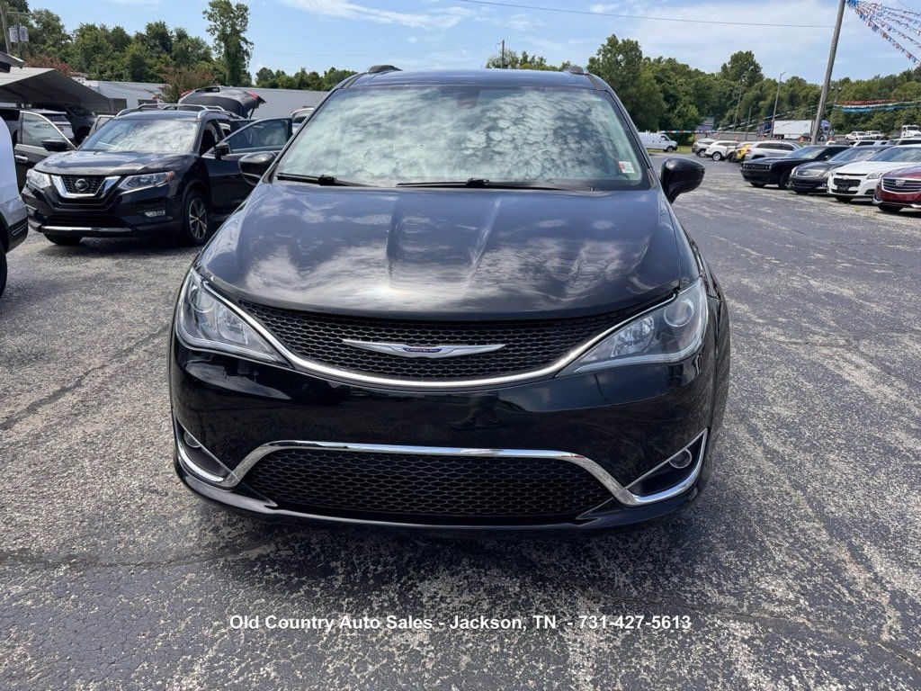 Used 2019 Chrysler Pacifica Touring-L FWD image 3