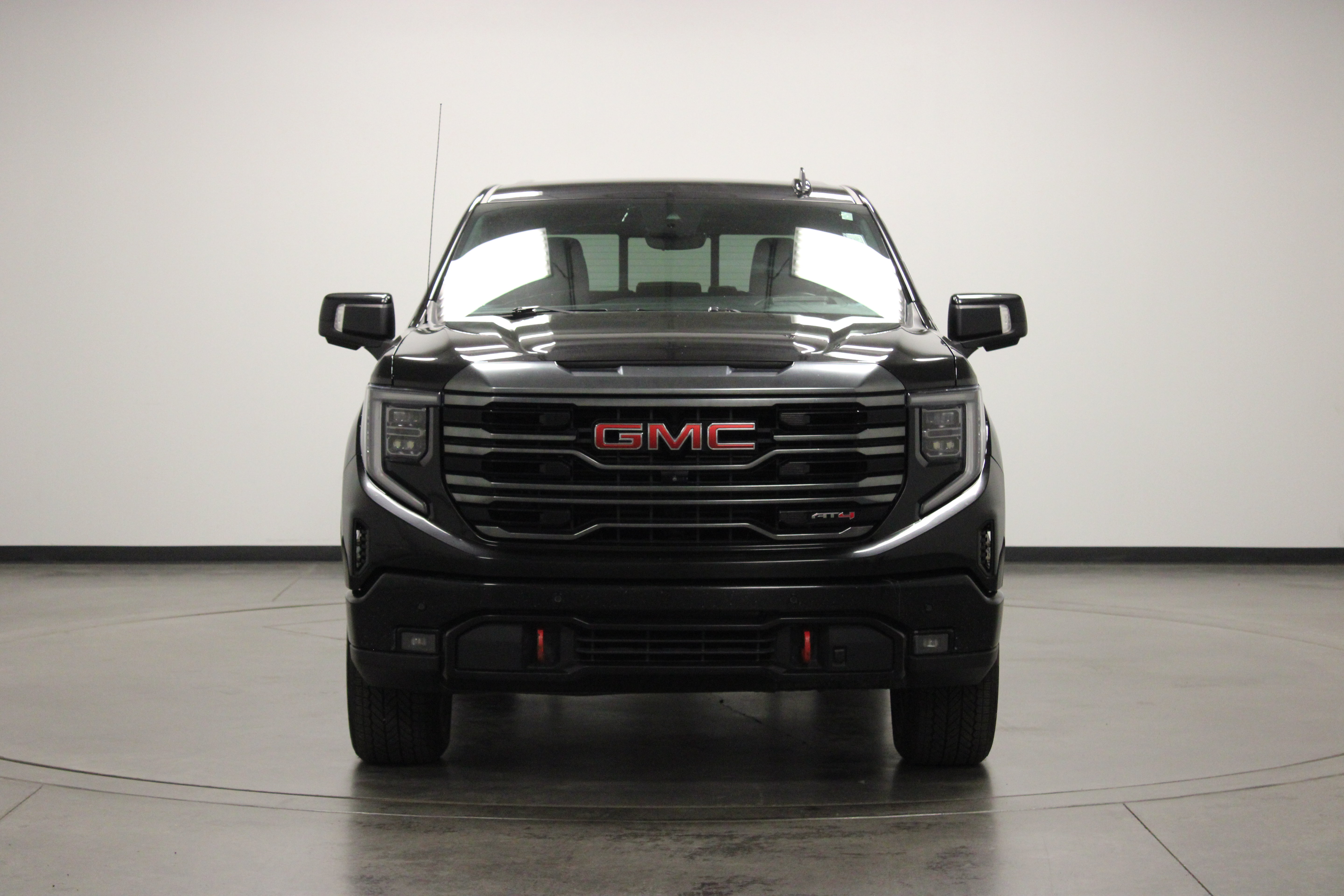 Used 2023 GMC Sierra 1500 AT4 w/ Technology Package AWD/4WD image 3