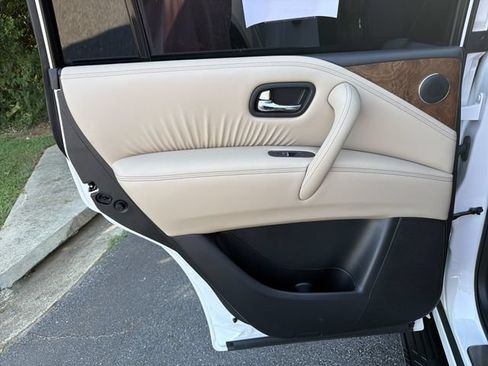 Used 2022 Nissan Armada SL w/ Captain's Chairs Package AWD/4WD image 25