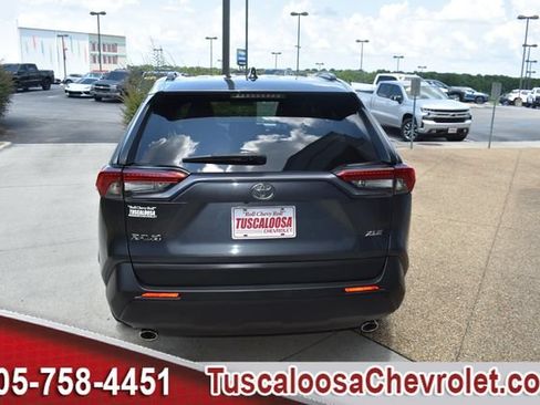 Used 2019 Toyota RAV4 XLE w/ Convenience Package FWD image 8
