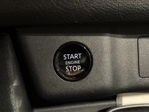 Used 2025 Nissan Rogue SV image 29