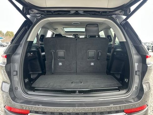 Used 2023 Jeep Grand Cherokee L Limited w/ Luxury Tech Group II image 15