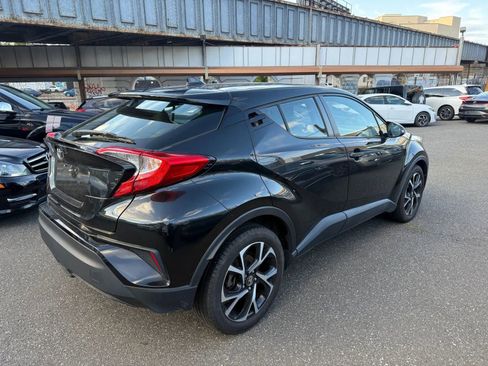 Used 2018 Toyota C-HR XLE image 5