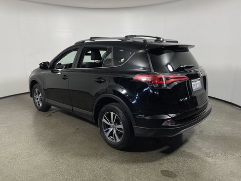 Used 2017 Toyota RAV4 XLE w/ Carpet Mat Package FWD image 5