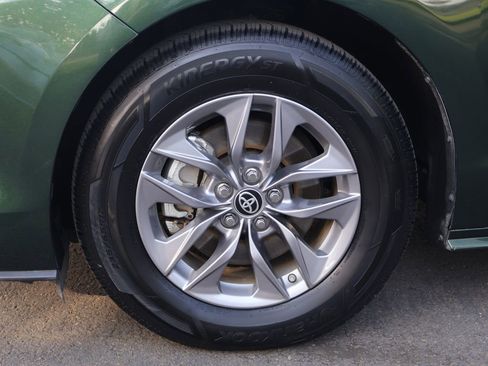 Used 2024 Toyota Sienna XLE image 37