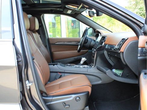 Used 2021 Jeep Grand Cherokee Overland AWD/4WD image 24