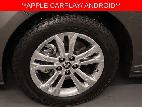 Used 2023 Toyota Sienna Platinum image 10