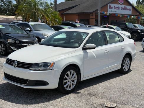 Used 2013 Volkswagen Jetta SE FWD image 2
