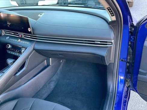 Used 2025 Hyundai Elantra SEL image 15