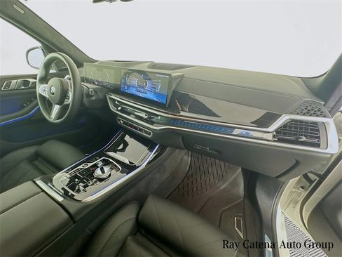 Used 2026 BMW X7 xDrive40i w/ Executive Package image 32