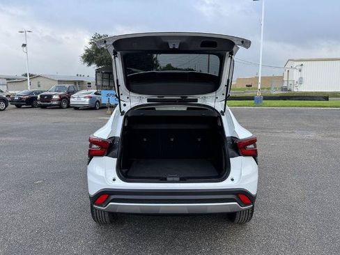 Used 2025 Chevrolet Trax LT FWD image 5