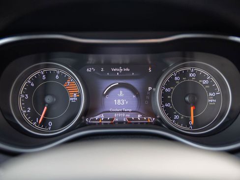 Used 2019 Jeep Cherokee Trailhawk image 12