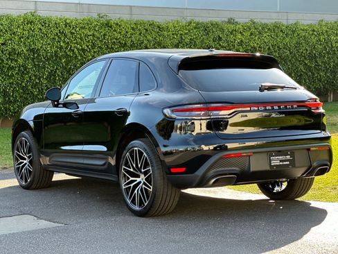Certified 2025 Porsche Macan AWD/4WD image 3