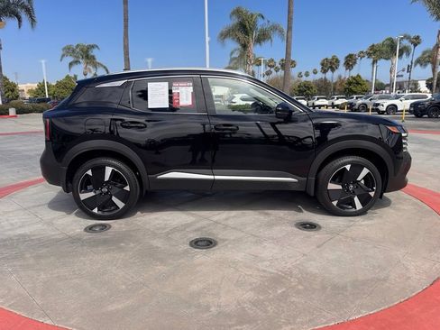 Certified 2025 Nissan Kicks SR FWD image 10
