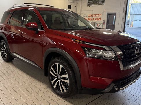 Used 2024 Nissan Pathfinder Platinum w/ Cargo Package AWD/4WD image 3